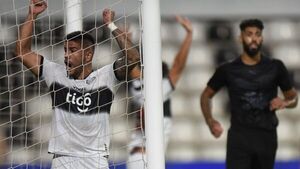 Olimpia cae ante Libertad, pero llega con vida a la última fecha