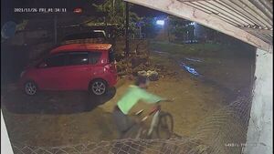 Detienen a un hombre que fue grabado robando una bicicleta - Nacionales - ABC Color