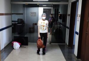 Médicos de Clínicas dieron alta médica a joven trasplantada de la médula de ósea - Nacionales - ABC Color