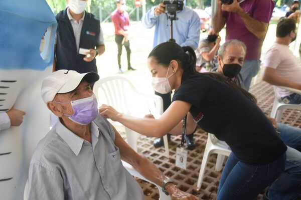 Intensifican campaña de vacunación contra el covid-19 en Alto Paraná - ADN Digital