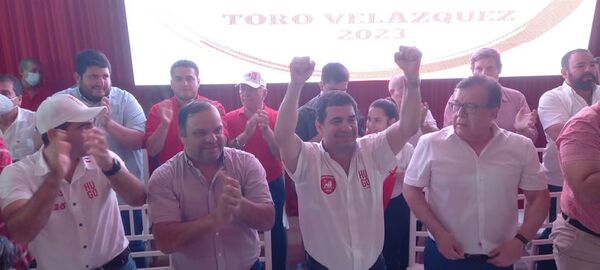 Hugo Velázquez asegura una candidatura independiente y trató de “mbatarasito” a Santi Peña - Nacionales - ABC Color