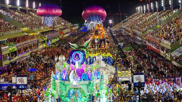 Brasileños sueñan con celebrar el mayor carnaval