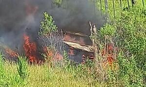 Un automóvil se incendia en Carayaó – Prensa 5
