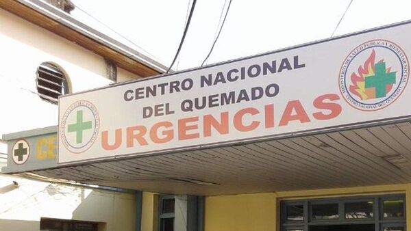 Incendio consume una vivienda y deja a una mujer con graves quemaduras