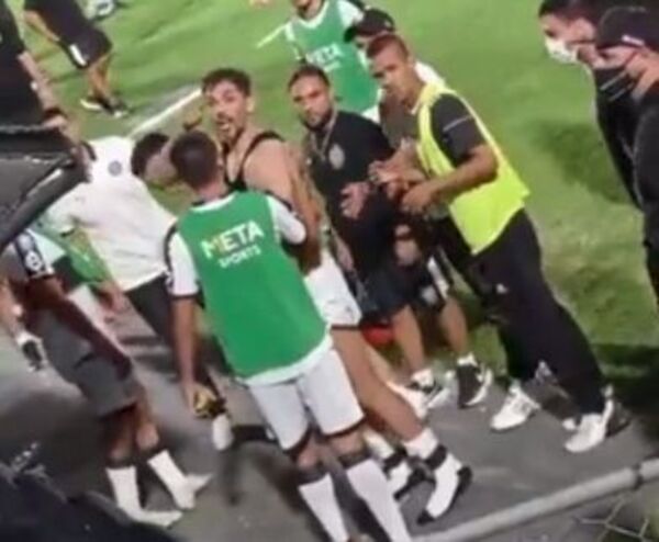 Los hinchas de Olimpia y Roque: insultos y discusiones en Para Uno - Olimpia - ABC Color