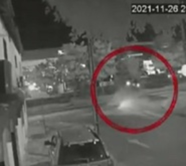 Imprudente al volante choca contra Paseo Central de Madame Lynch - Paraguay.com