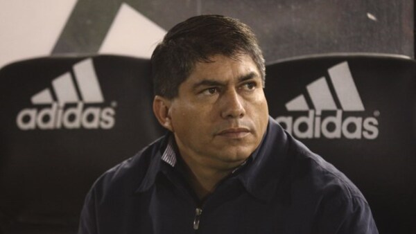 Resistencia contrata a Roberto Torres