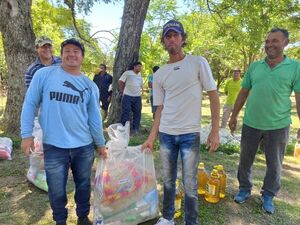 Pescadores del departamento de Ñeembucú reciben kits de víveres - Nacionales - ABC Color