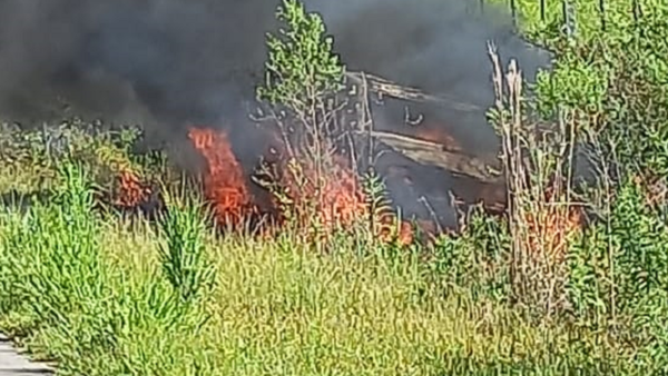 Un hombre muere en el interior de una camioneta incendiada