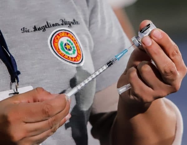 Vacunan contra el covid-19 durante “Expo Vacaciones” en la Costanera | Ñanduti