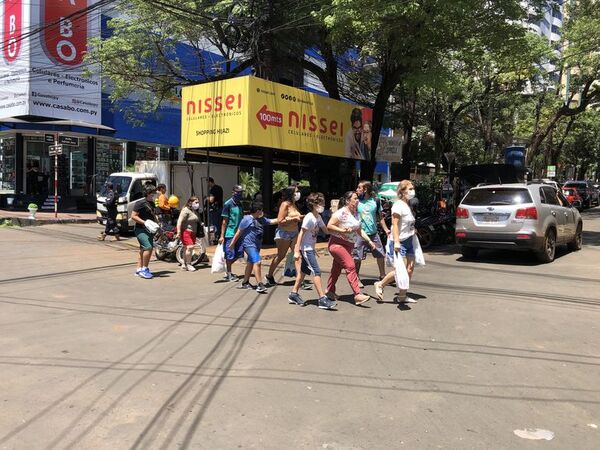 Repuntan ventas en microcentro de CDE - ABC en el Este - ABC Color