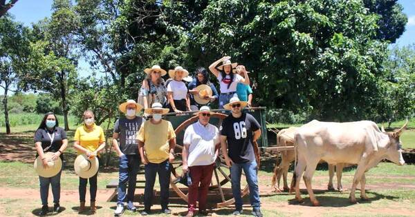 La Nación / Operadores de turismo del Brasil recorren Paraguay en busca de negocios y contactos