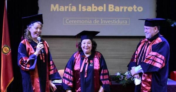 La Nación / Maribel Barreto, destacada docente y escritora, recibió el grado de Doctora Honoris Causa por la UNAE