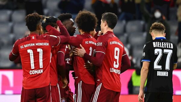 Leroy Sané mantiene líder al Bayern