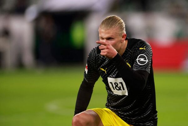 Haaland marca en su regreso en victoria del Dortmund ante el Wolfsburgo - Fútbol Internacional - ABC Color