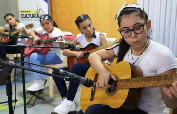 Emotivo concierto de clausura de la Escuela Municipal de Música de Luque •