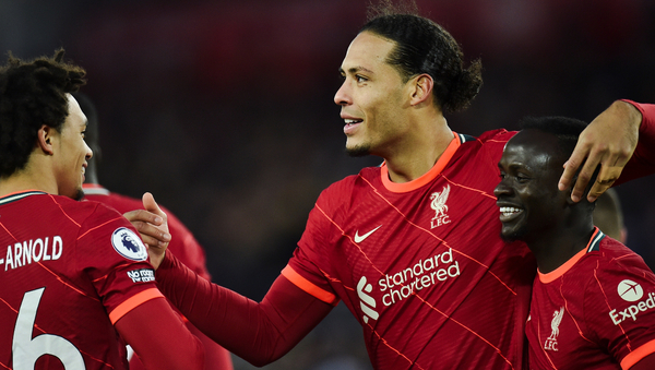 Liverpool acecha al Chelsea
