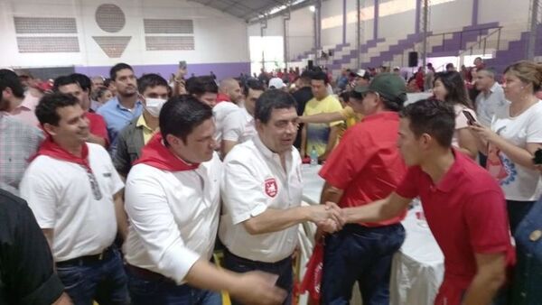 Velázquez califica de dictador sin límites a Cartes y de subordinado a Peña