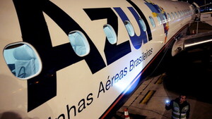 Terror en la pista: Azafatas gritan que el avión va a explotar y más de 130 pasajeros huyen despavoridos (Video)