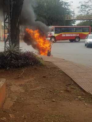 Moto ardió en llamas en Ciudad del Este