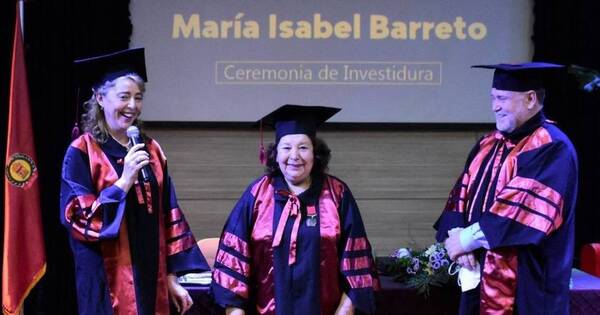 La Nación / Otorgan grado de Doctora Honoris Causa a escritora
