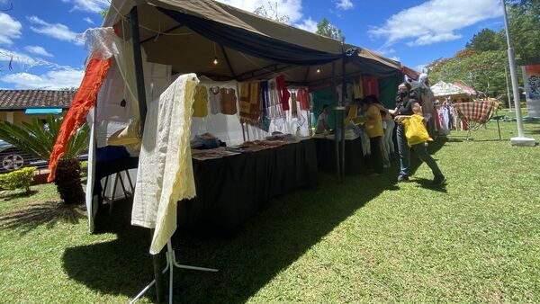 Con gran expectativa arrancó la Expo Ao Po’i de Yataity en Guairá