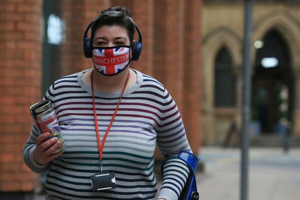 Inglaterra reintroducirá el martes mascarillas en tiendas y transporte - Mundo - ABC Color