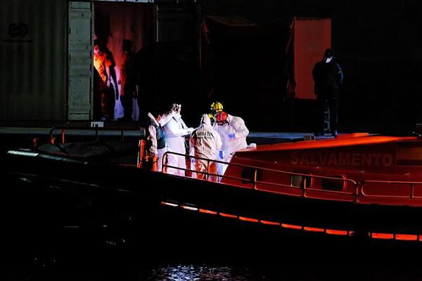 Rescatan a 244 migrantes en el Mediterráneo en una difícil operación nocturna - El Independiente