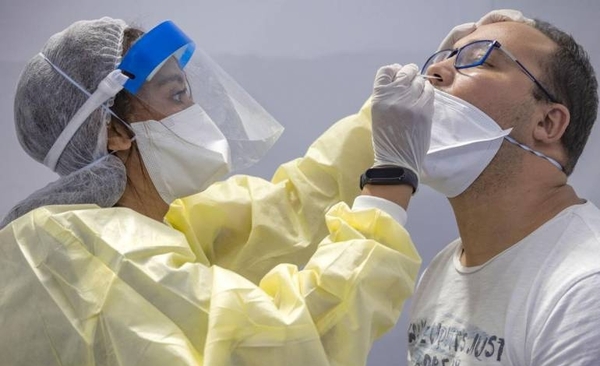 Diario HOY | Hasta ahora pacientes con variante ómicron presentan "síntomas leves" en Sudáfrica