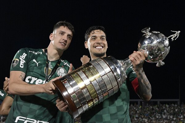 Los paraguayos campeones de la Libertadores con equipos extranjeros