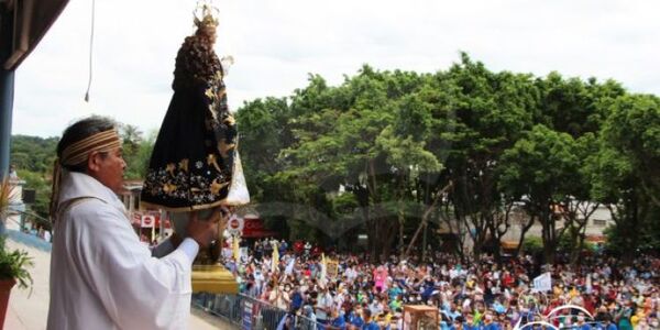 Fuerte denuncia contra desalojos en inicio de la novena de Caacupé