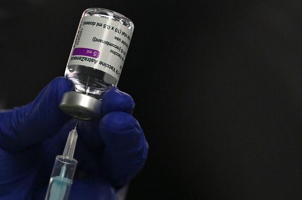 Hay al menos 20.000 dosis de AstraZeneca que caducan el martes - Nacionales - ABC Color