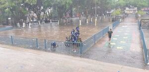 Torrencial lluvia a la hora del Ángelus en Caacupé - Nacionales - ABC Color