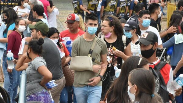 Fieles copan Caacupé tras un año de pausa por pandemia