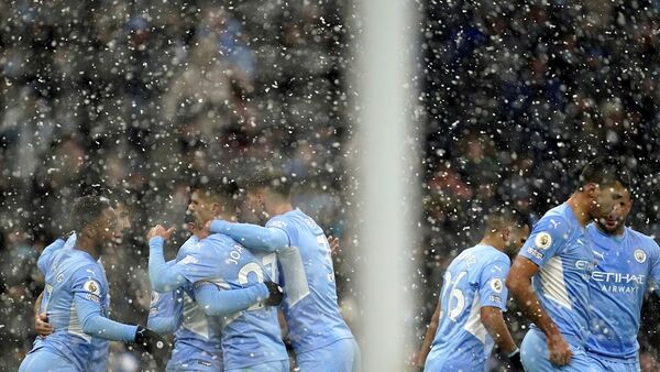 El Manchester City sobrevive en la nieve