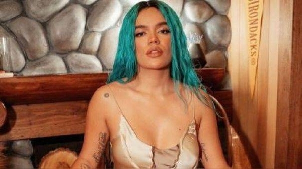 Diario HOY | Karol G sufre una aparatosa caída durante concierto en Miami