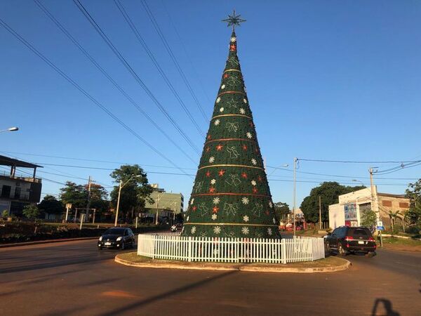 Con autogestión, vecinos preparan casi seis kilómetros de adornos navideños - ABC en el Este - ABC Color