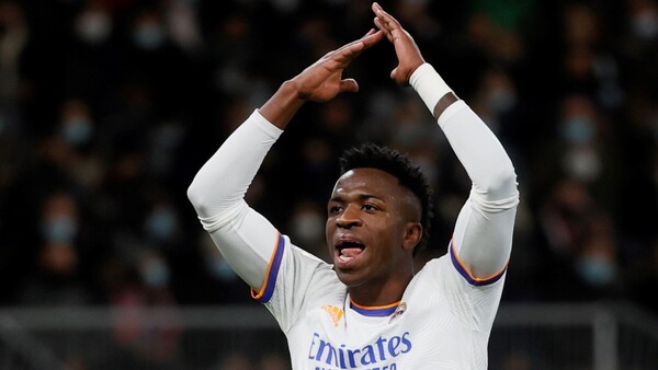 Vinicius salva al Real Madrid cerca del final