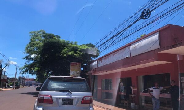Motochorros asaltan chipería Mi Abuela en Hernandarias