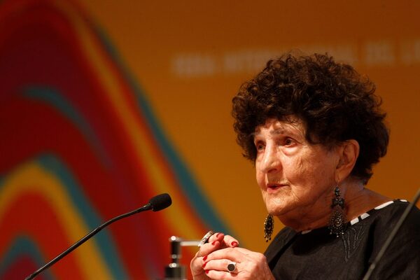Margo Glantz: Carlos Fuentes exploró en Aura las identidades de género - MarketData