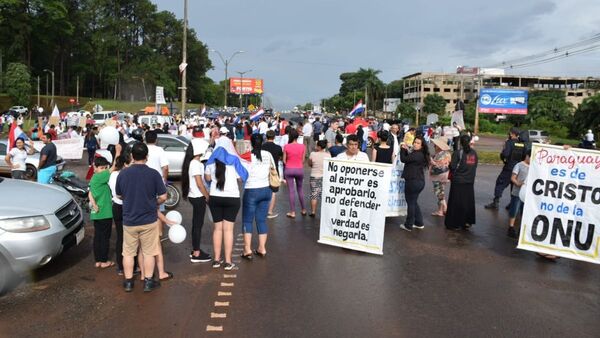 Antivacunas realizaron caravanas este domingo