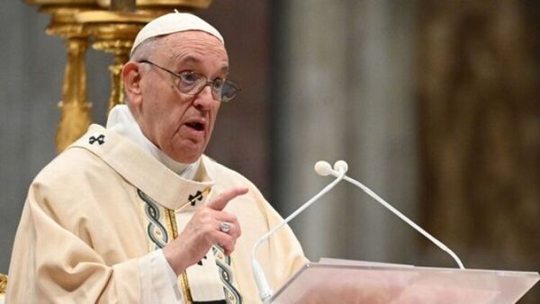 Papa Francisco critica la actitud de algunos cristianos: “Rezan como papagayos”