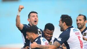 Edgar Benítez es campeón con Alianza Lima en Perú