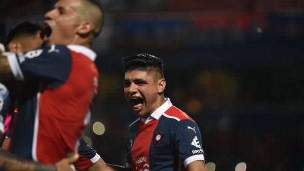 Cerro Porteño vence al 12 y aprovecha el traspié de Guaraní