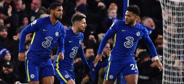 Chelsea sigue líder pese a empatar (1-1) con el Manchester United