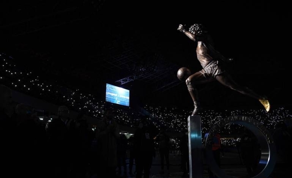 Diario HOY | El Nápoles homenajea con una estatua a su 'D10S'