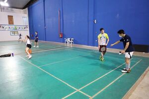 Voluntario de JICA entrena a badmintonistas que representarán al país - Polideportivo - ABC Color