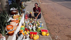 Crónica / Periodista vende artesanías los finde en su valle