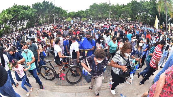 Gran concurrencia dificultó cumplir  con protocolo sanitario en Caacupé