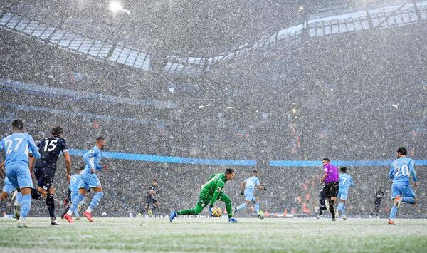 Manchester manda en la nieve en Inglaterra - Fútbol - ABC Color